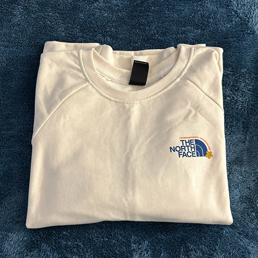 The North Face Crew Neck.